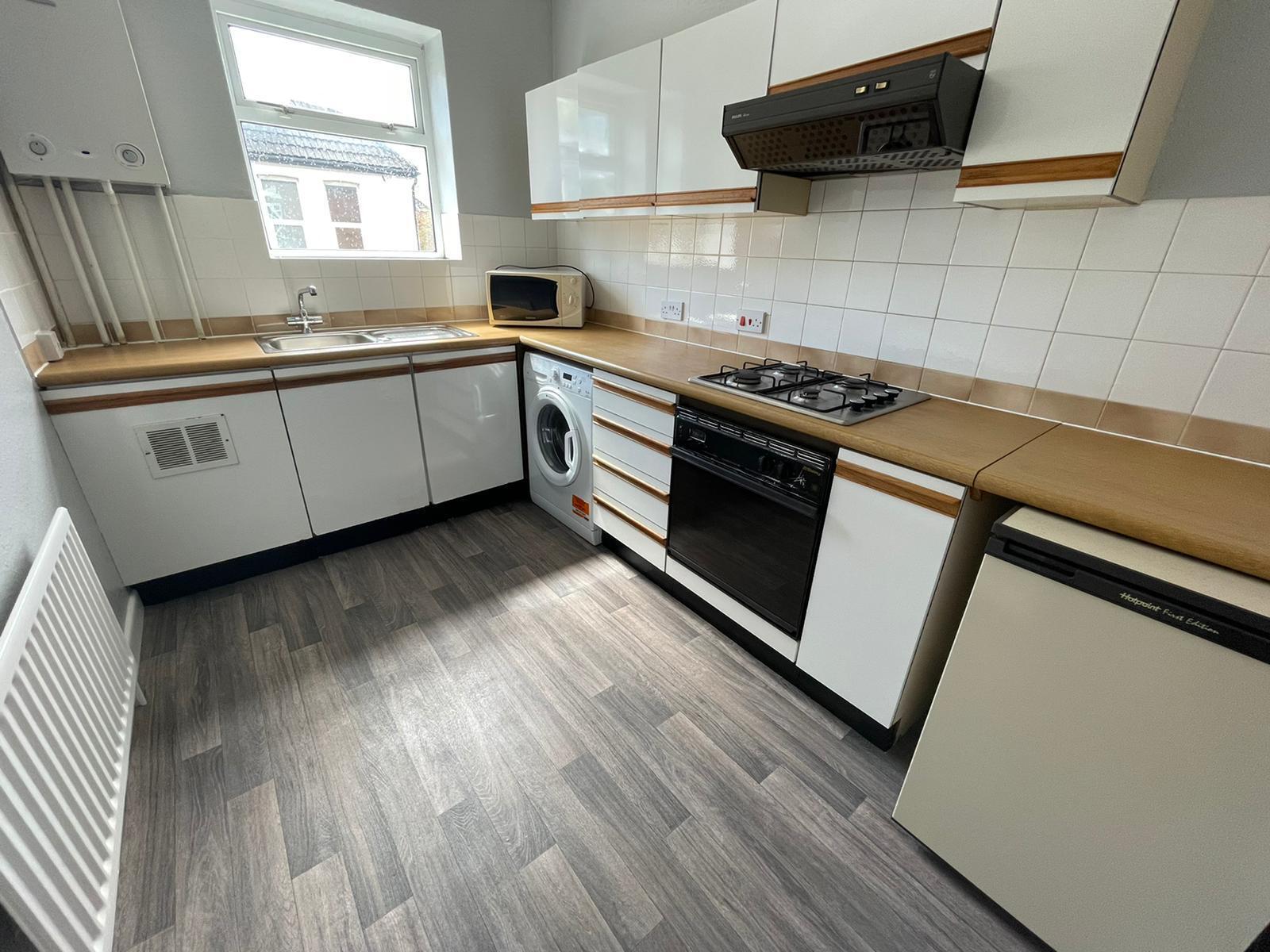 Flat Hawkwood Road in Bournemouth