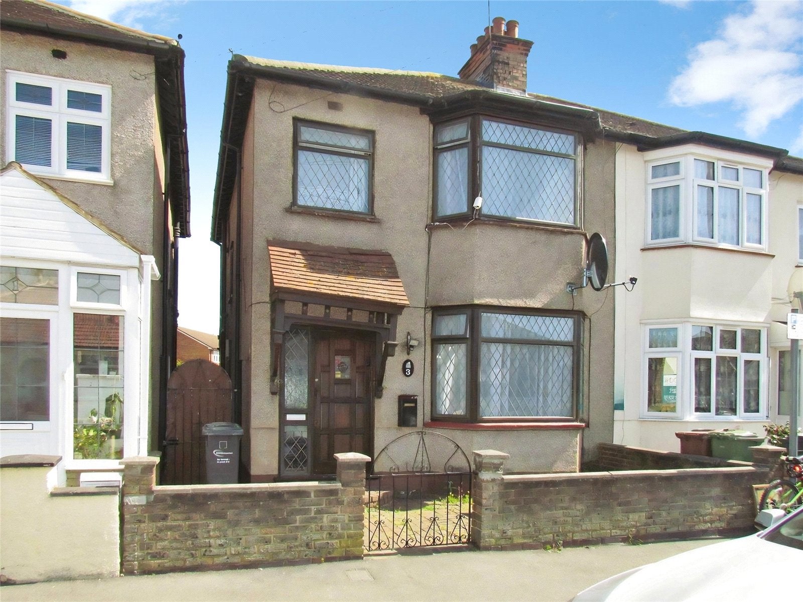 House Mayfair Avenue in Greater London