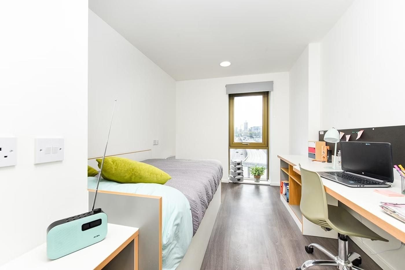 Flat Byrom Street in Liverpool