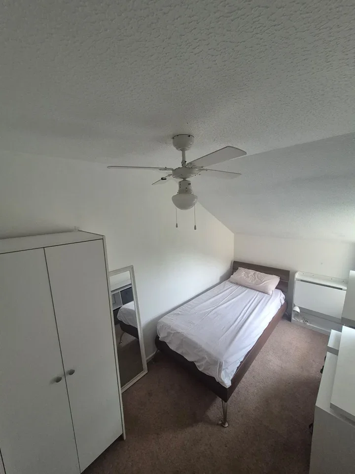 Room Redditch Close in Crawley