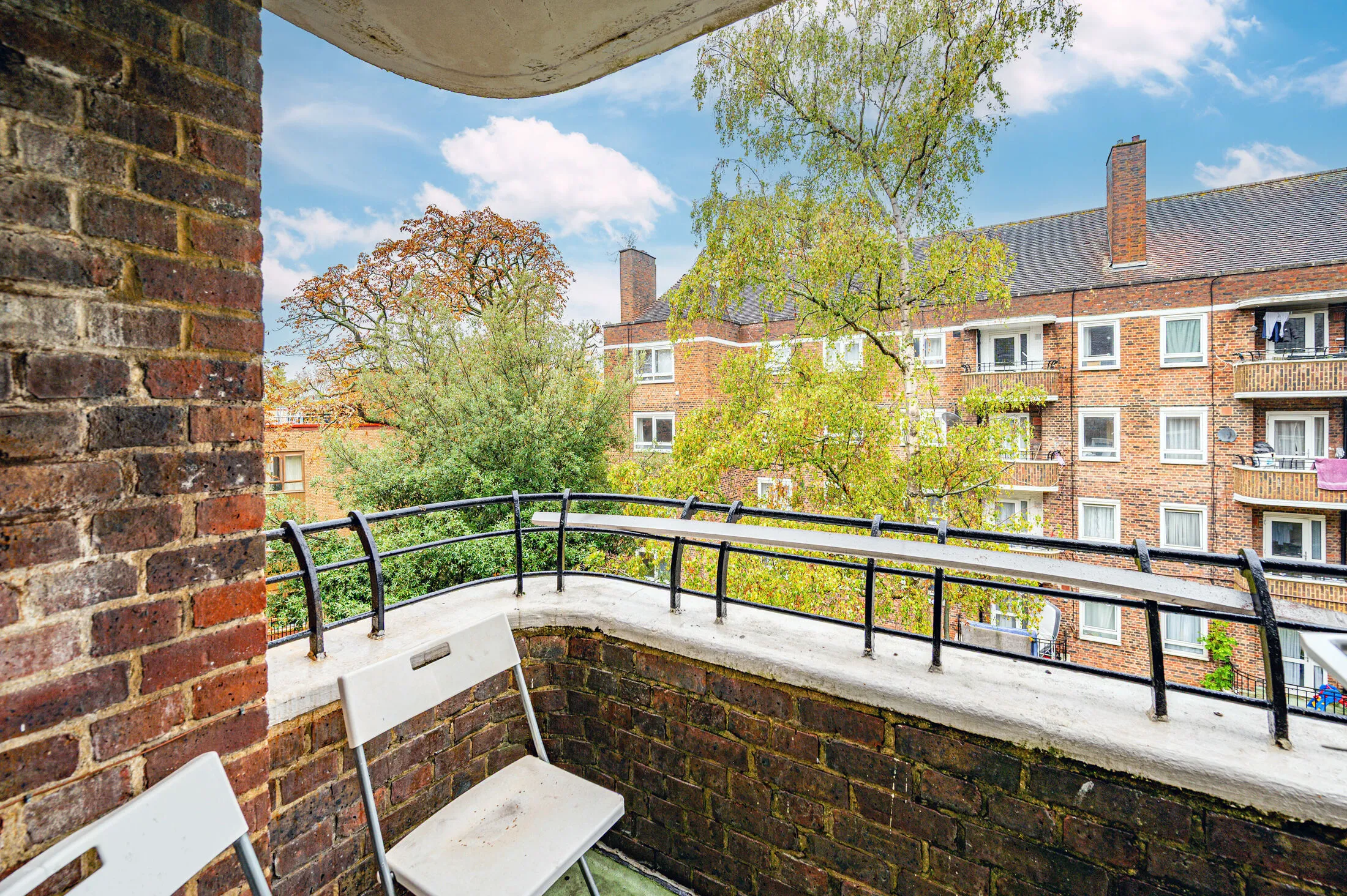 Flat Parkhill Road in Greater London