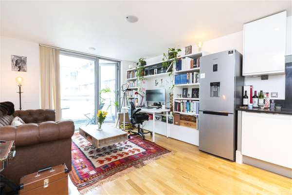 Flat Gillespie Road in Greater London
