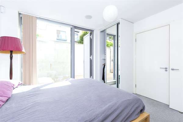 Flat Gillespie Road in Greater London