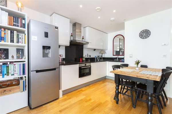 Flat Gillespie Road in Greater London