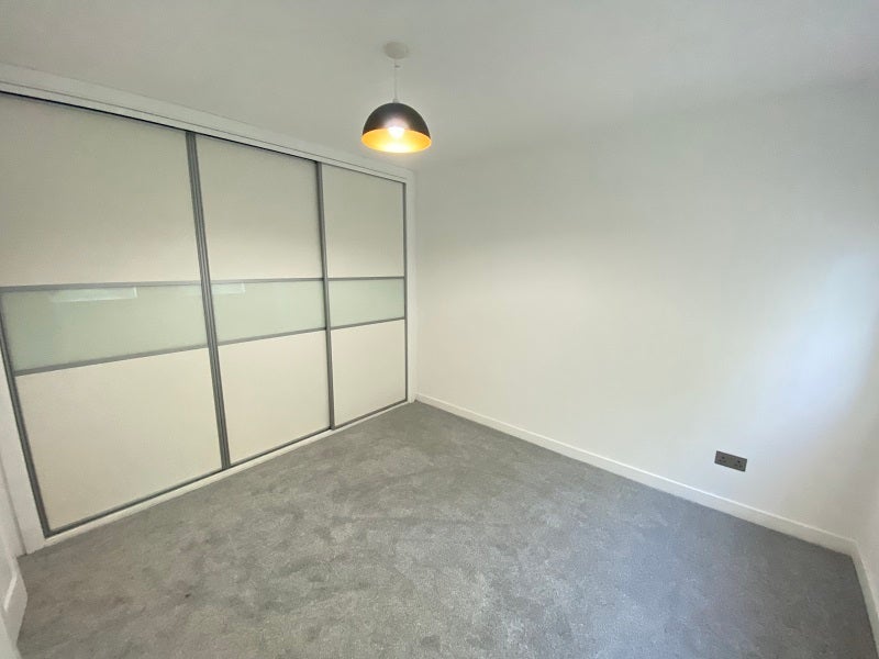 Flat Llwynderw Drive in Swansea