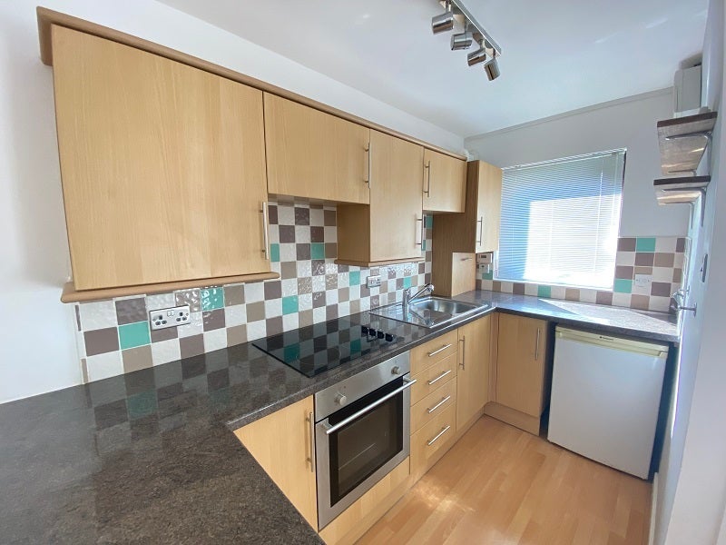 Flat Llwynderw Drive in Swansea