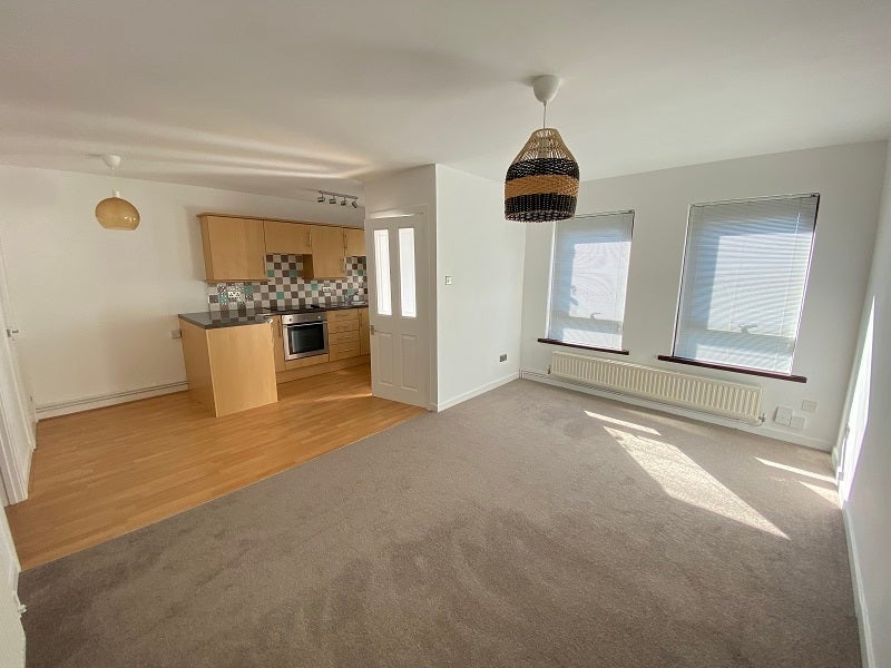 Flat Llwynderw Drive in Swansea