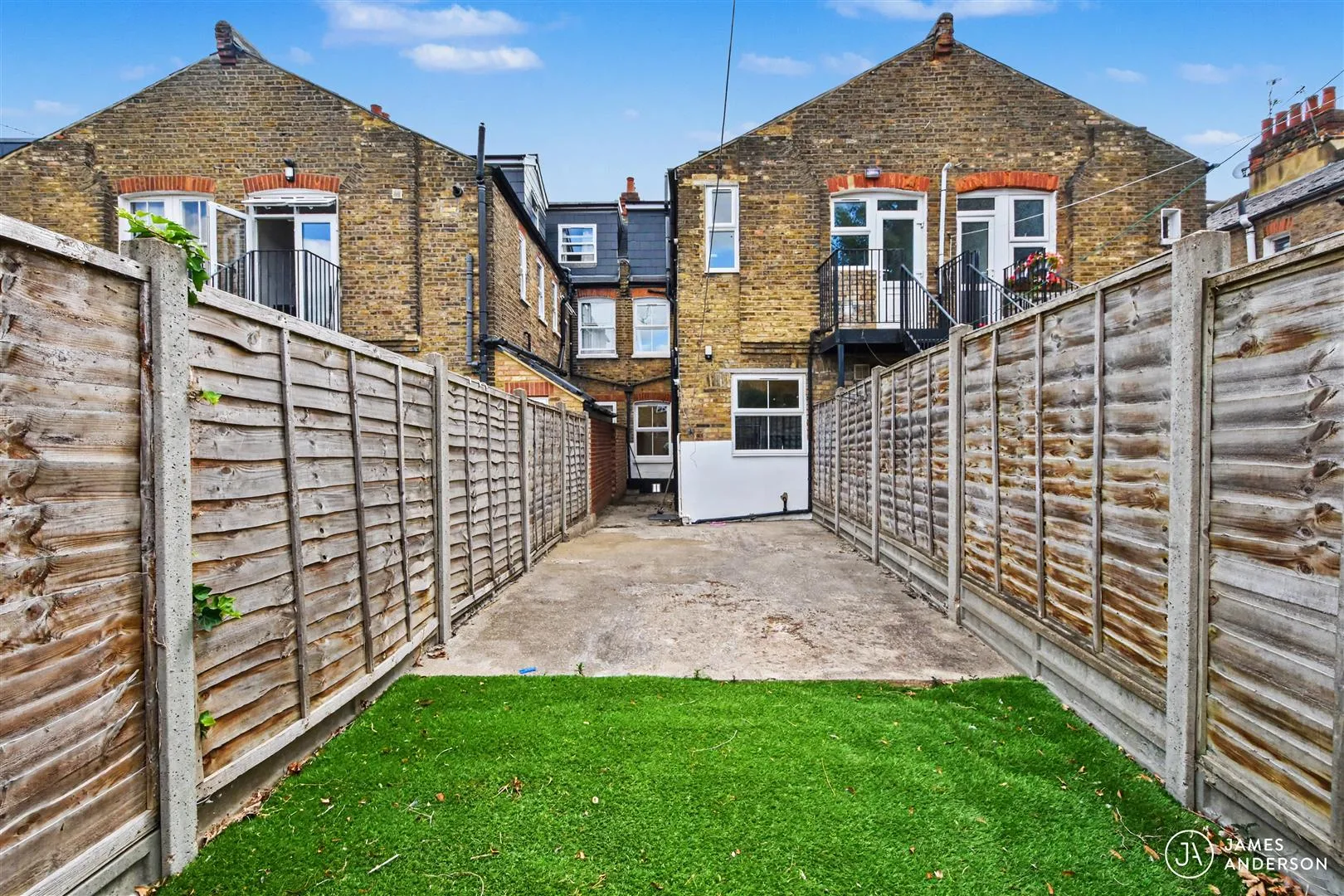 House Ashleigh Road in Greater London