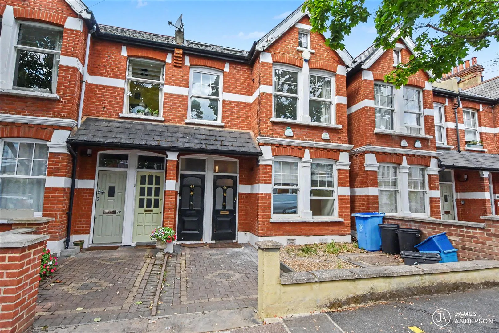 House Ashleigh Road in Greater London