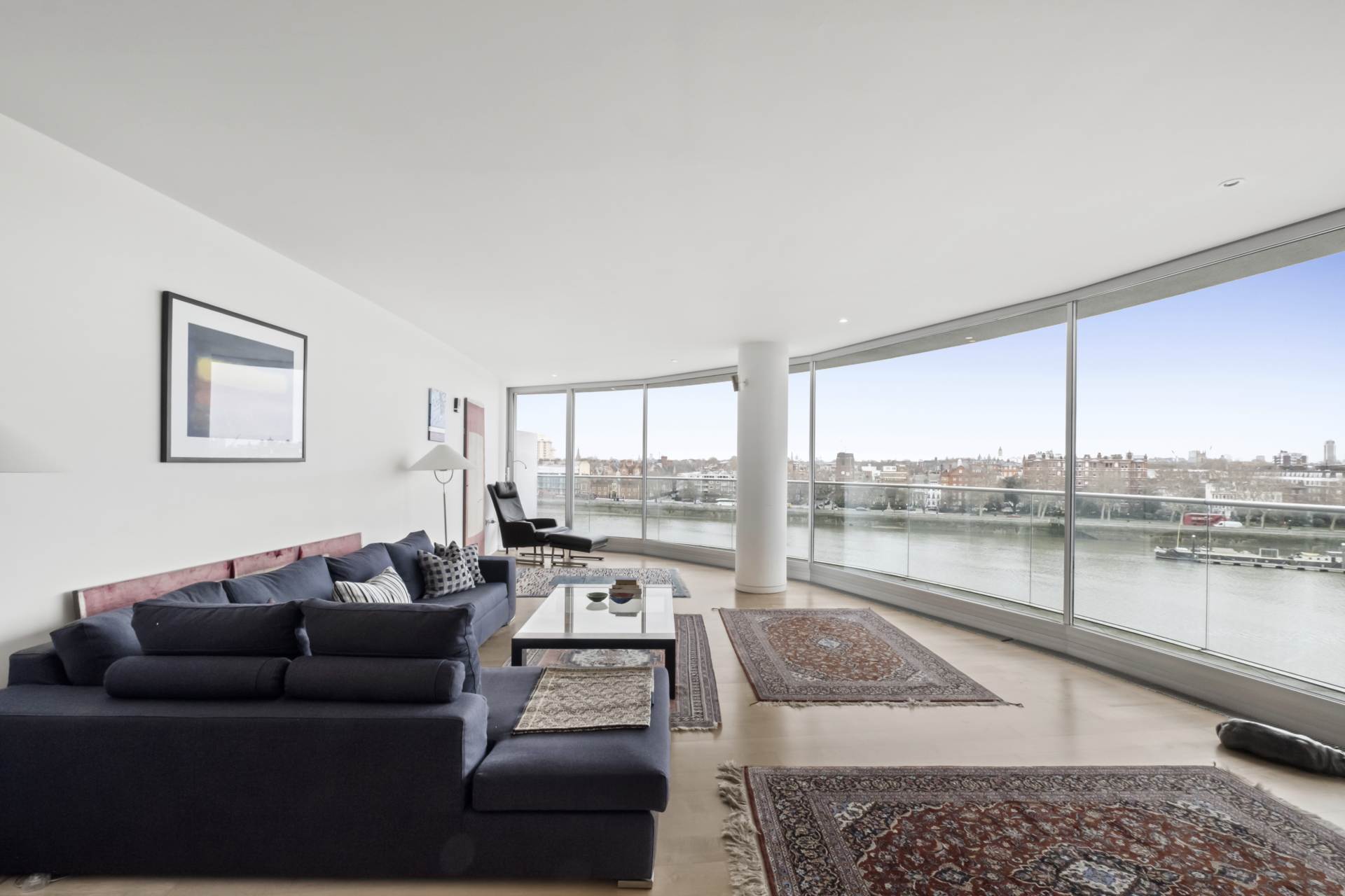 Flat Albion Riverside in Greater London