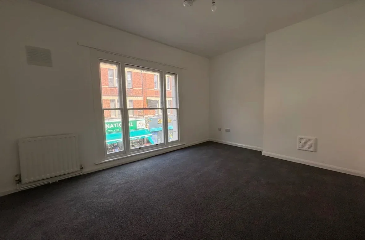 Flat Naval Walk in Greater London