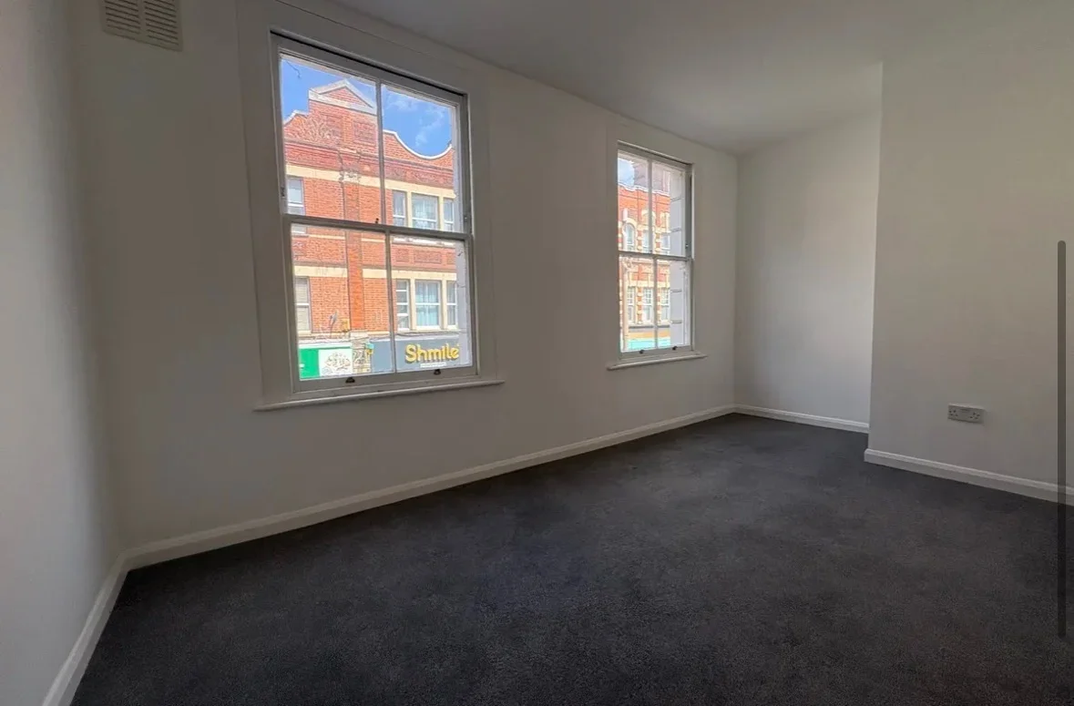 Flat Naval Walk in Greater London