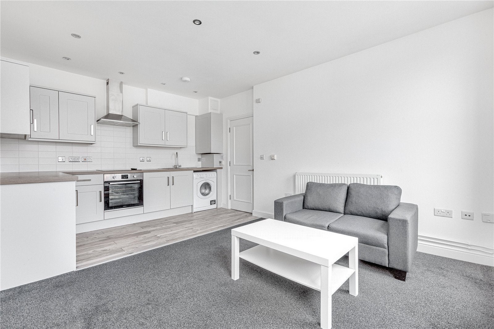 Flat Wellesley Road in Greater London