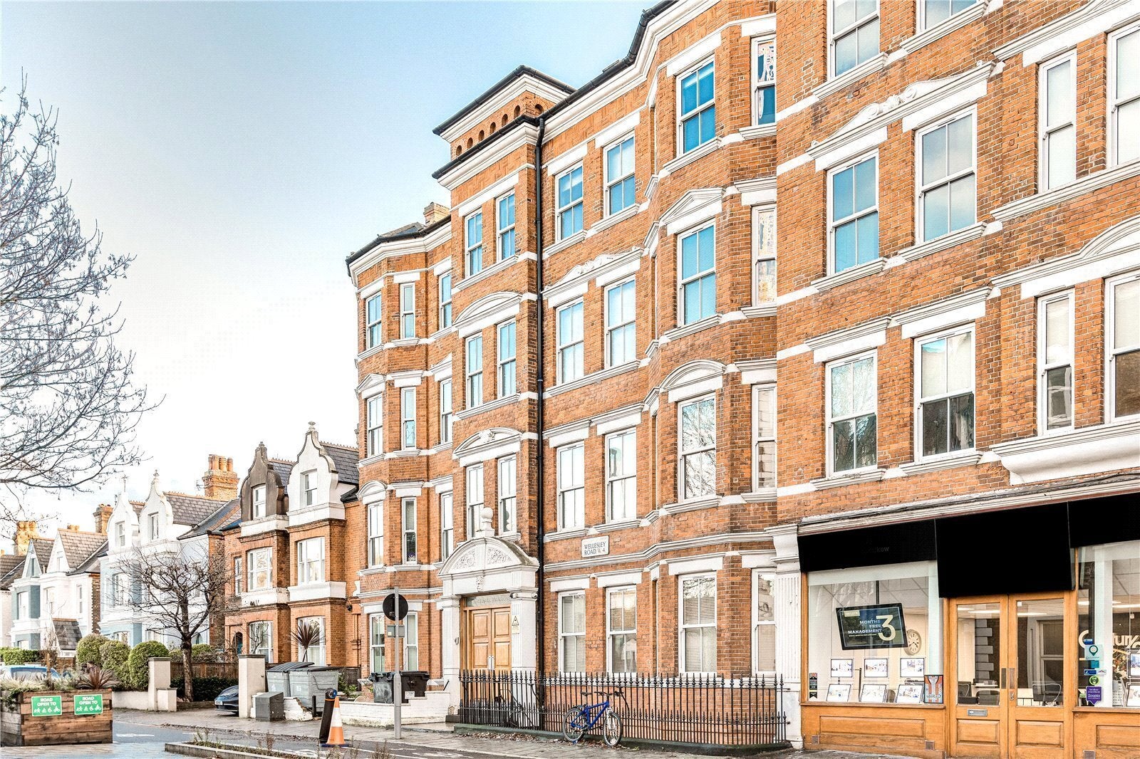 Flat Wellesley Road in Greater London