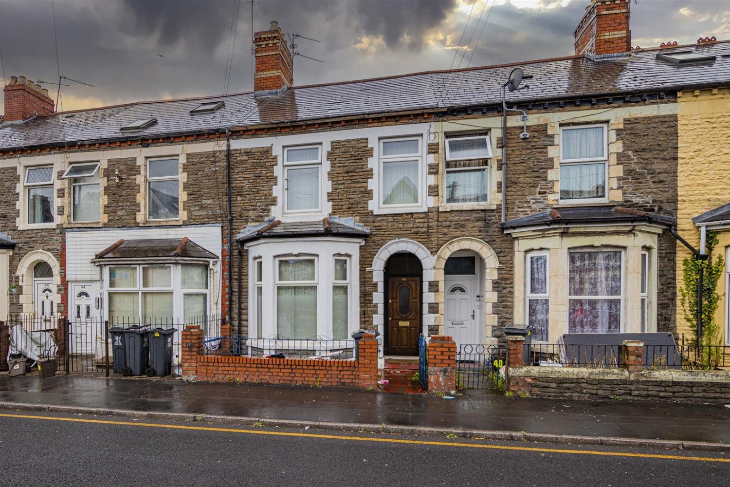 Flat Mackintosh Place in Cardiff