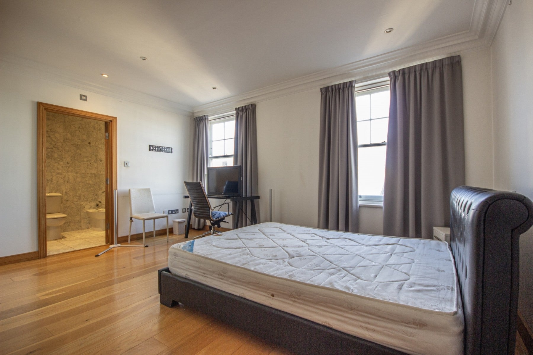 Flat Grainger Street in Newcastle upon Tyne