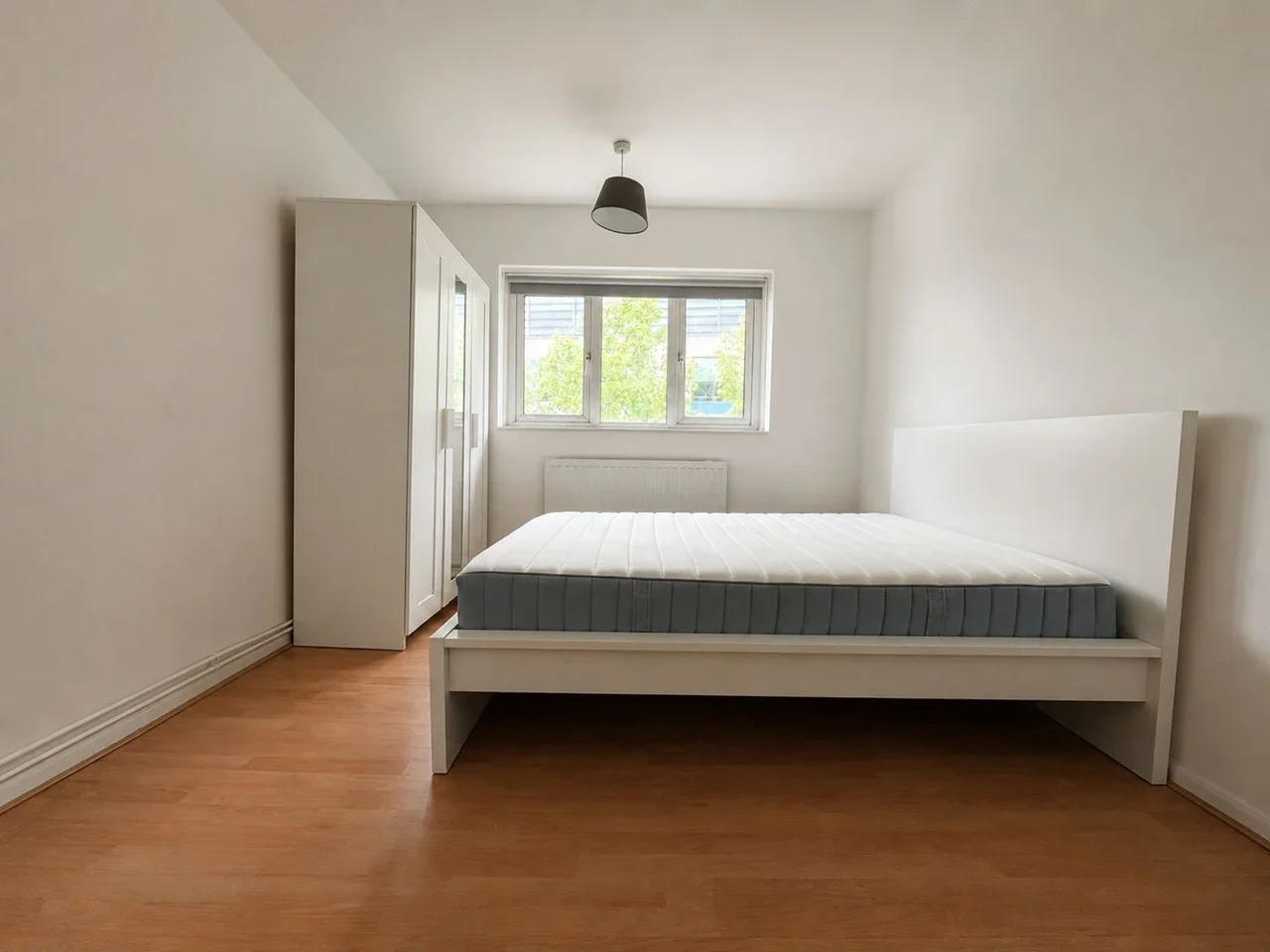 Room Barnham Street in Greater London