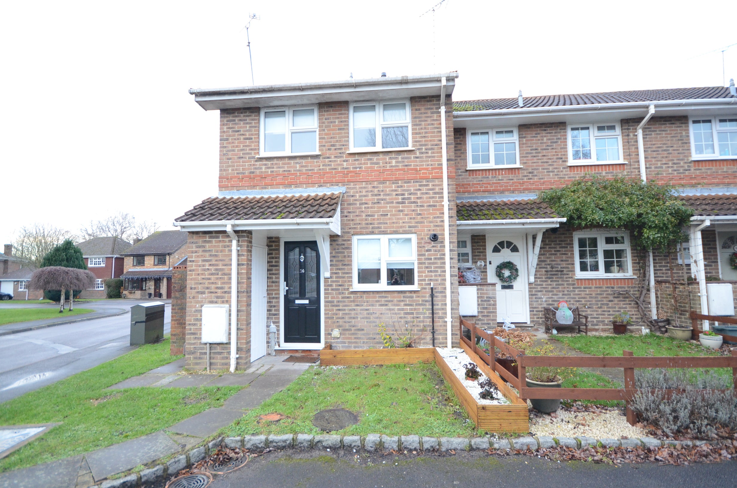 House Hawkins Grove in Crookham Village