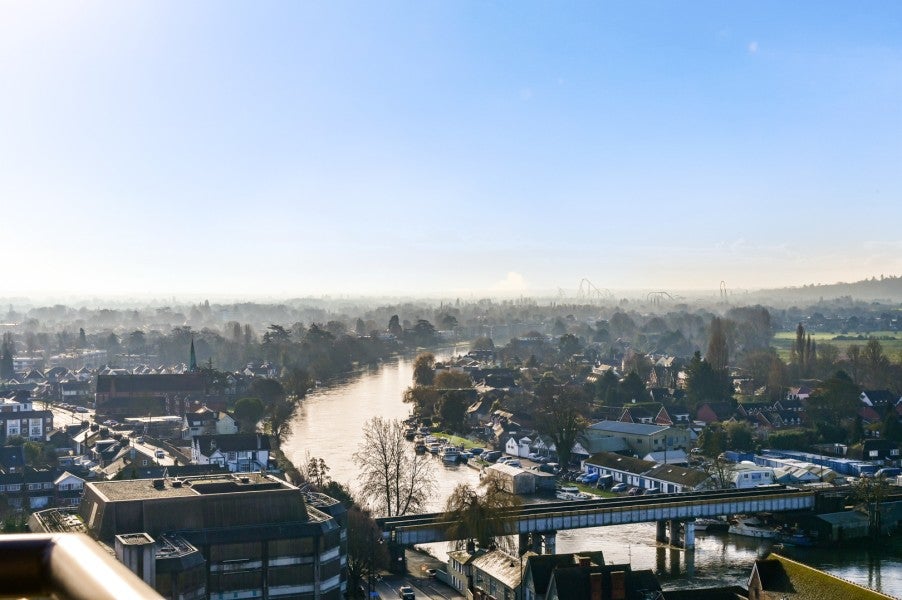 Flat Elmsleigh Road in Staines-upon-Thames