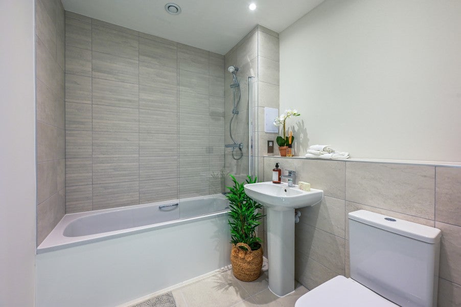 Flat Elmsleigh Road in Staines-upon-Thames