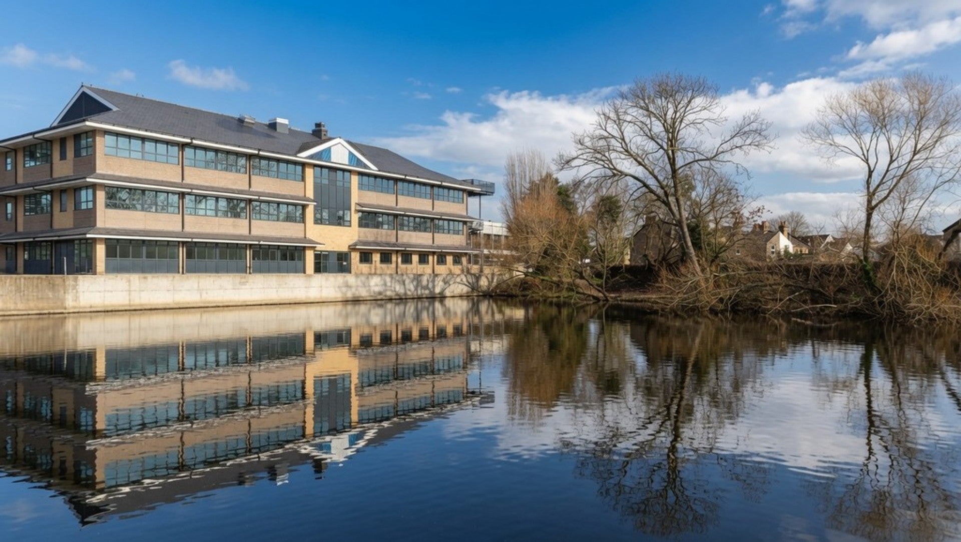 Flat Sidney Road in Borough of Spelthorne