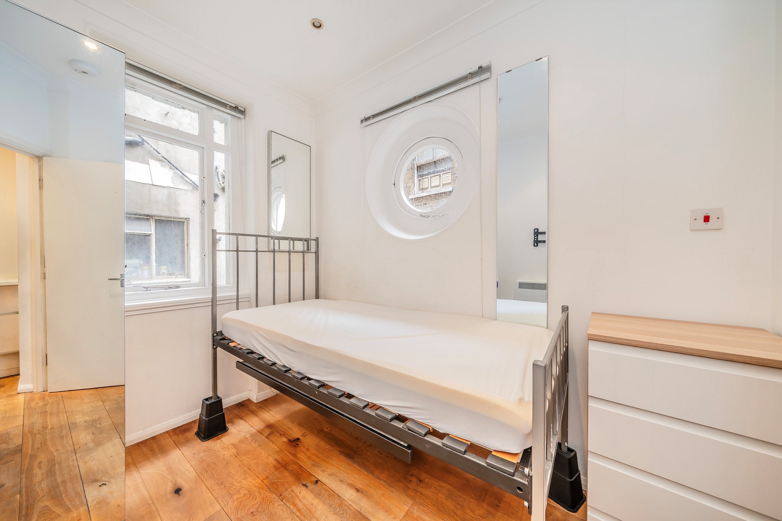 Flat Prince of Wales Terrace in Greater London