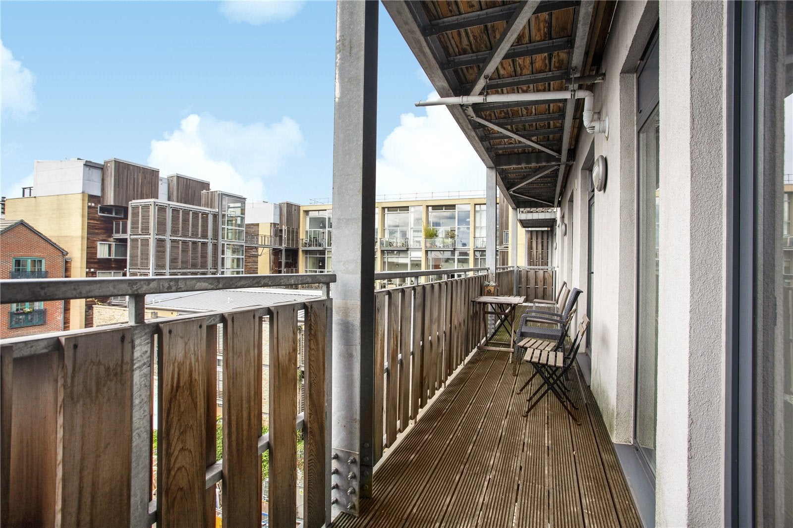 Flat Kingsland Road in Greater London