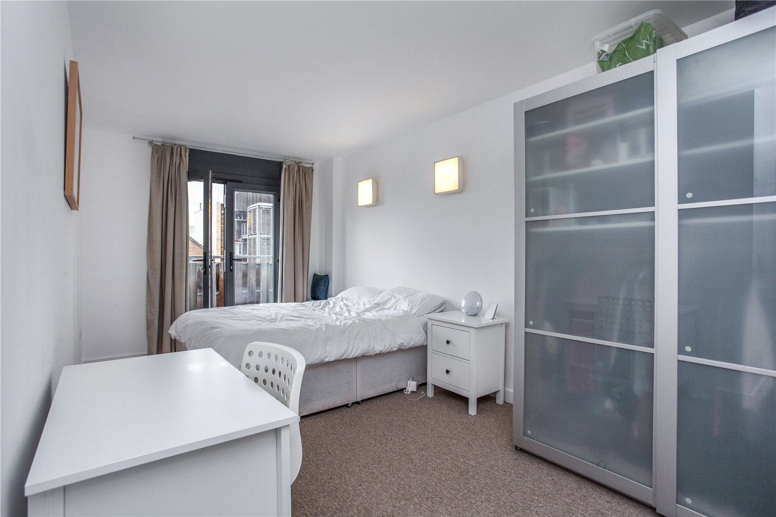 Flat Kingsland Road in Greater London