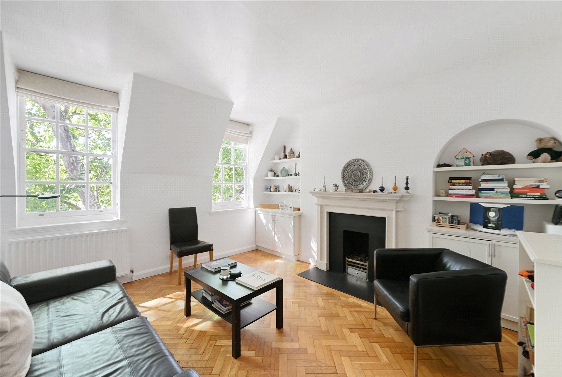 Flat Holland Street in Greater London