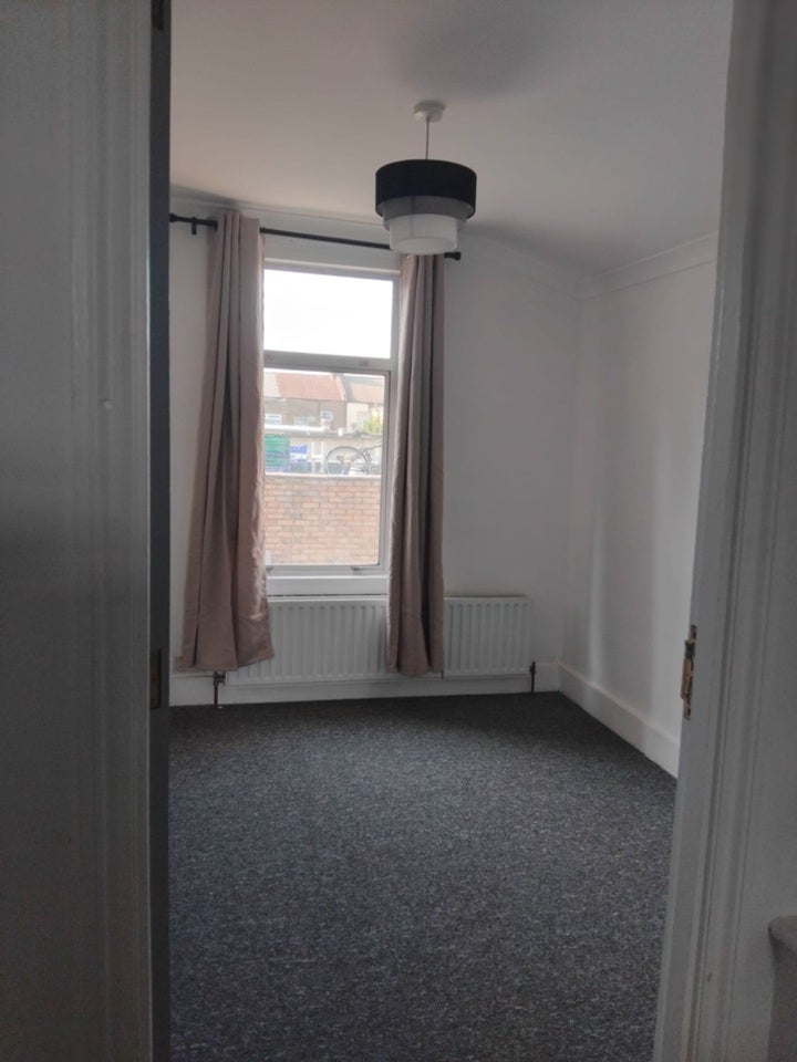 House Redclyffe Road in Greater London