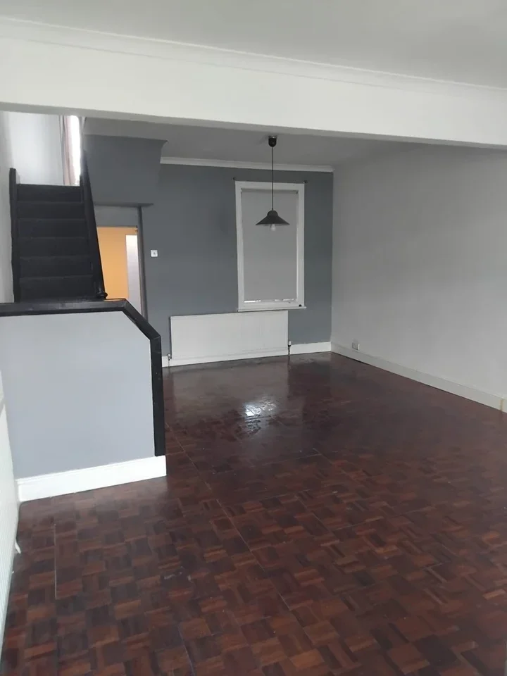 House Redclyffe Road in Greater London