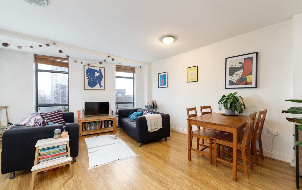 Flat Valentia Place in Greater London