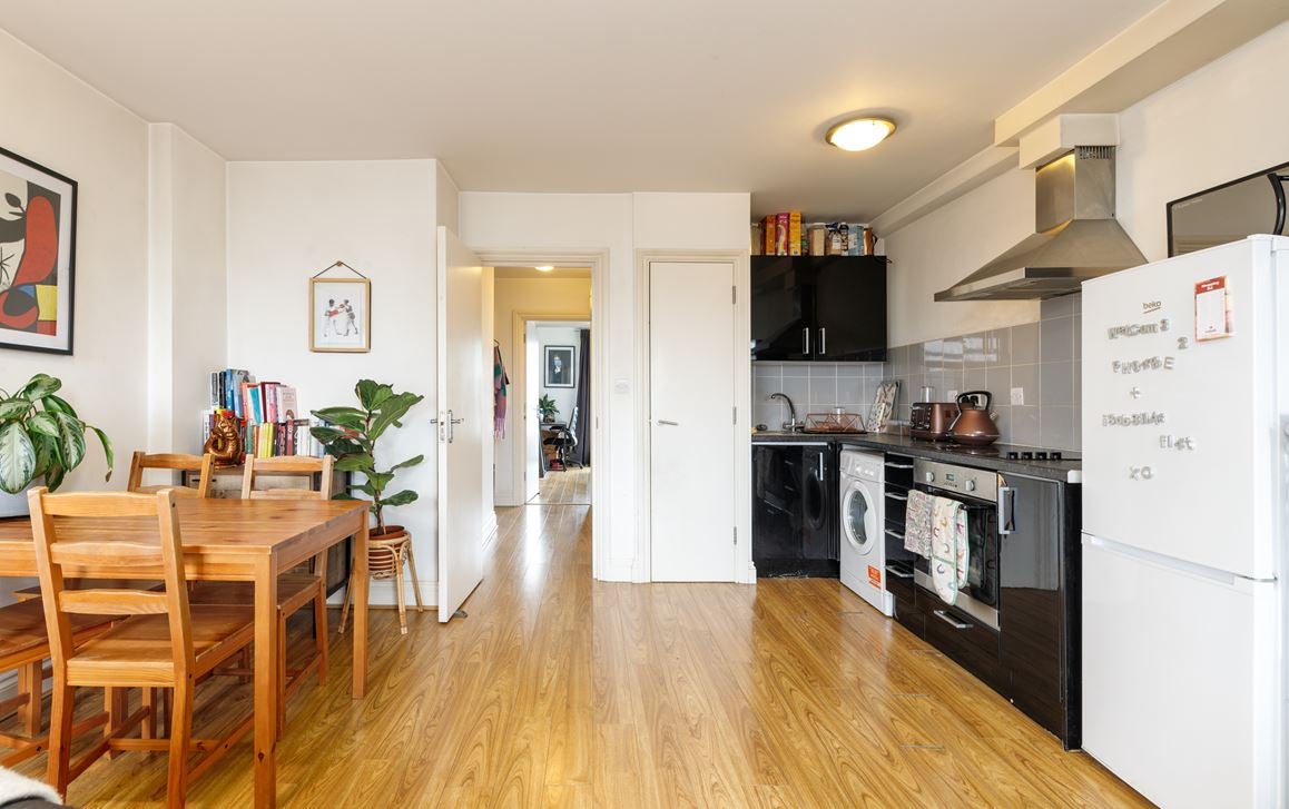 Flat Valentia Place in Greater London