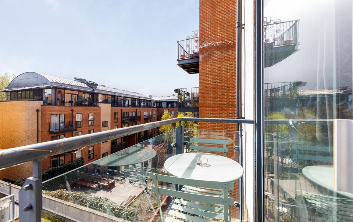 Flat Valentia Place in Greater London