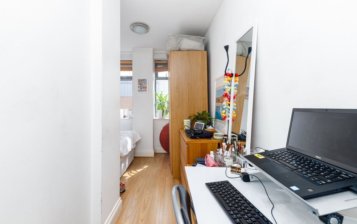 Flat Valentia Place in Greater London