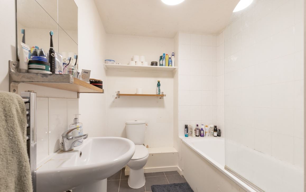 Flat Valentia Place in Greater London