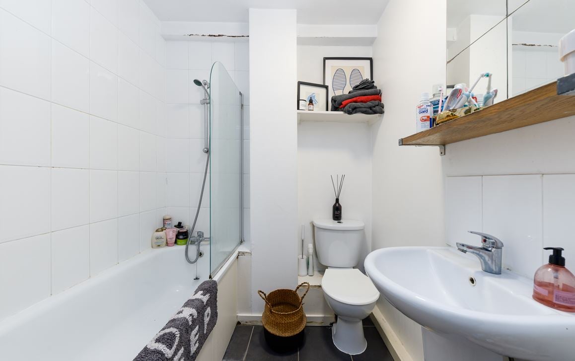 Flat Valentia Place in Greater London