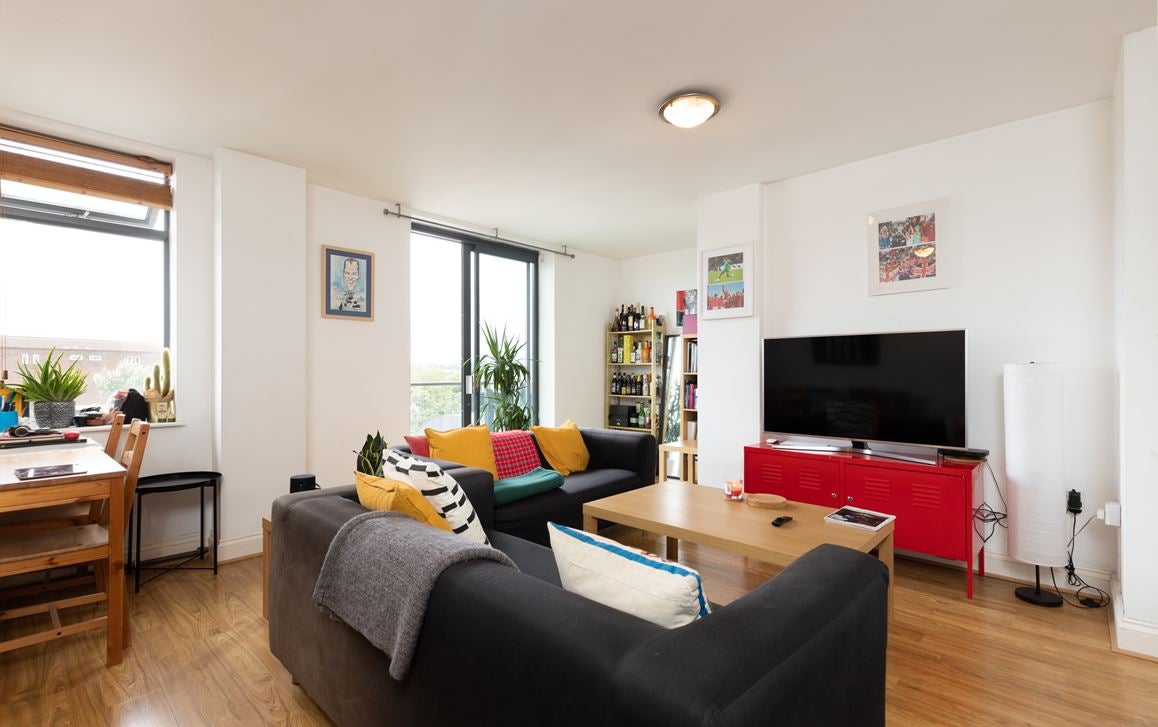 Flat Valentia Place in Greater London