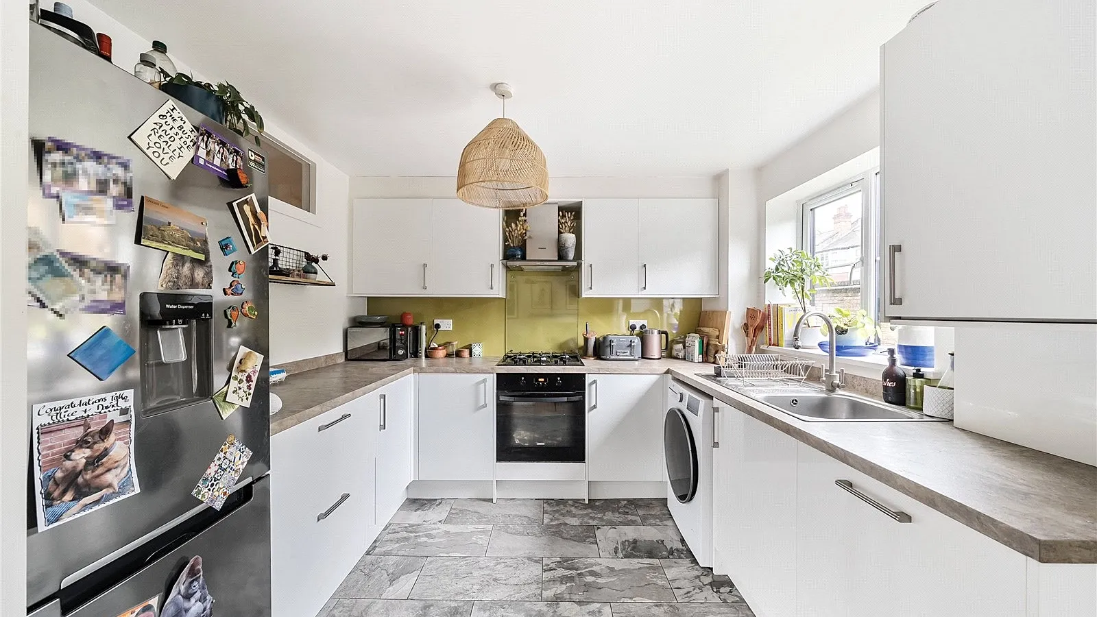 Flat Warwick Gardens in Greater London