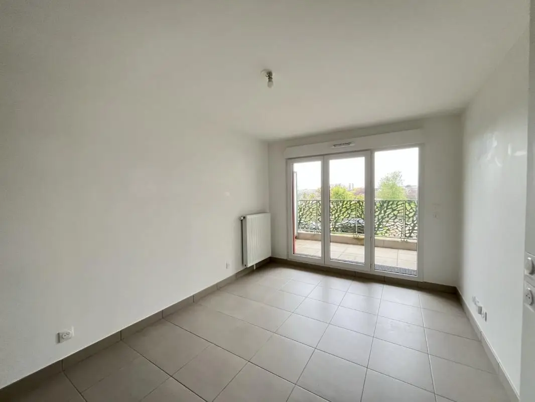 Flat Allée de la Flûte Enchantée in Lucé