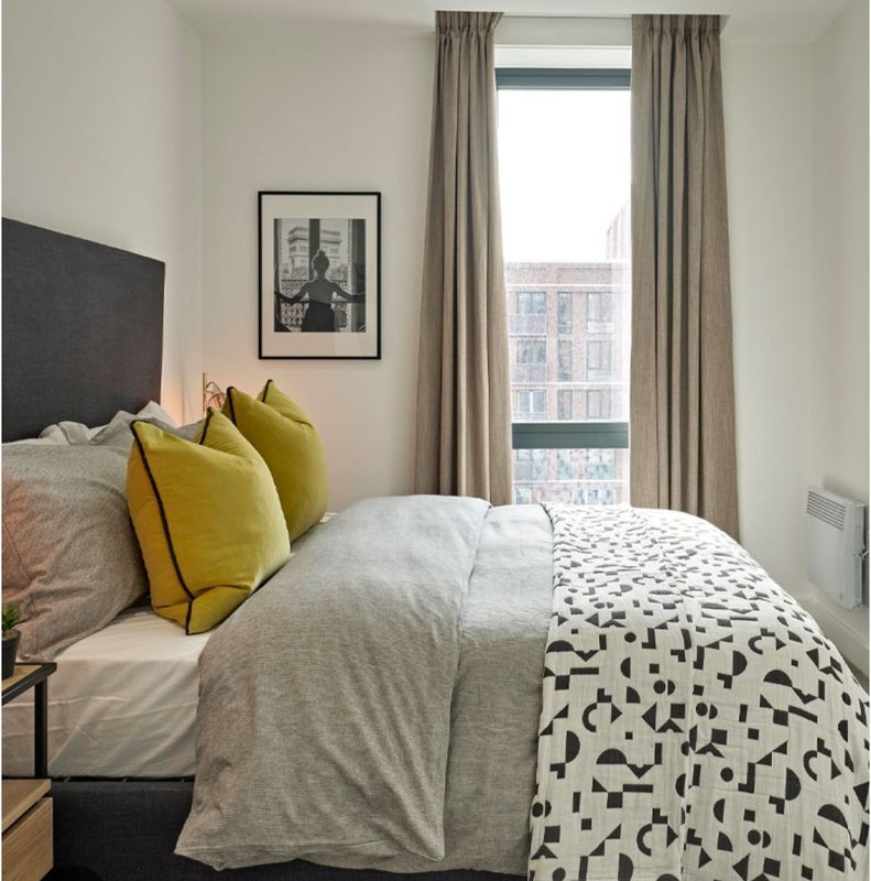 Room Back Hulme Street in Salford