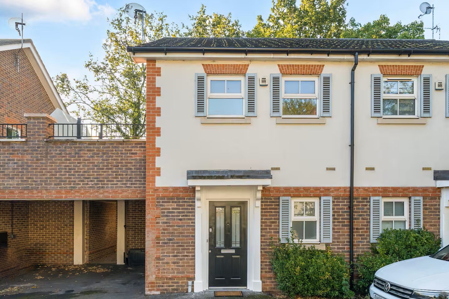 House Ashley Road in Elmbridge