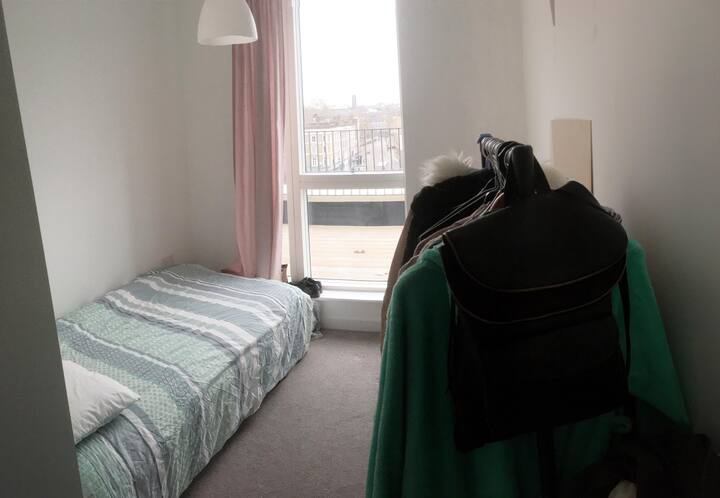 Room Scena Way in Greater London