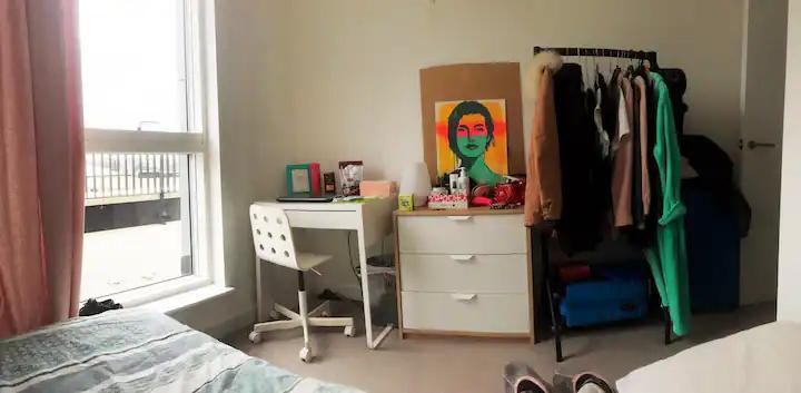 Room Scena Way in Greater London