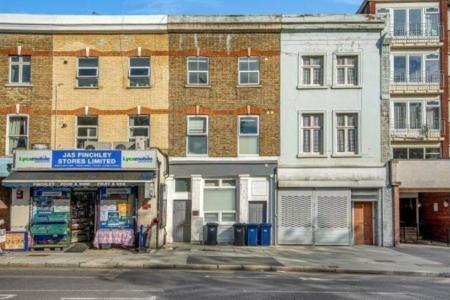 Flat Regent's Park Road in Greater London
