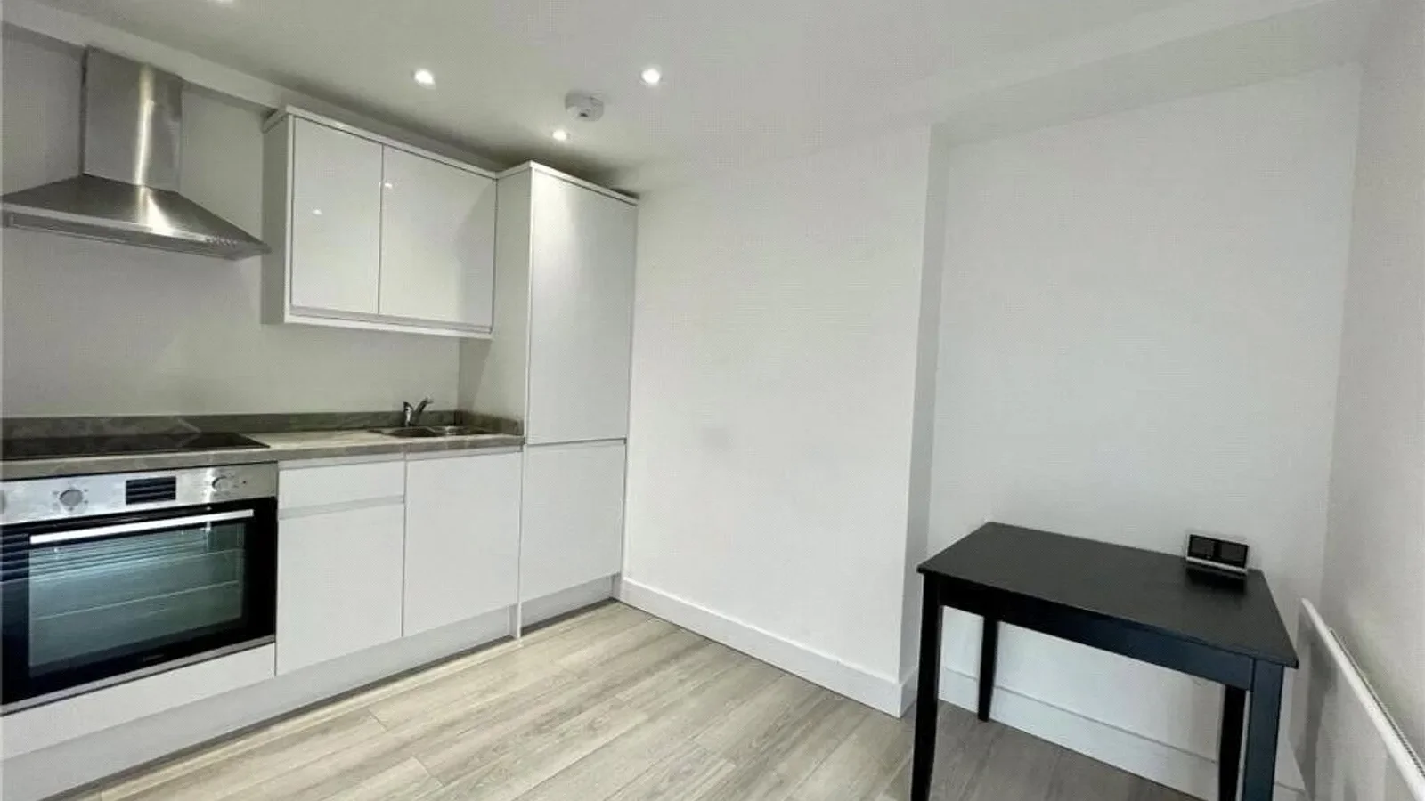 Flat Regent's Park Road in Greater London