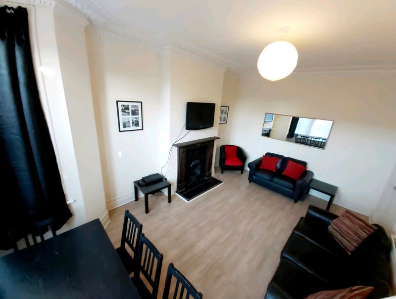 Room Fishponds Road in Bristol