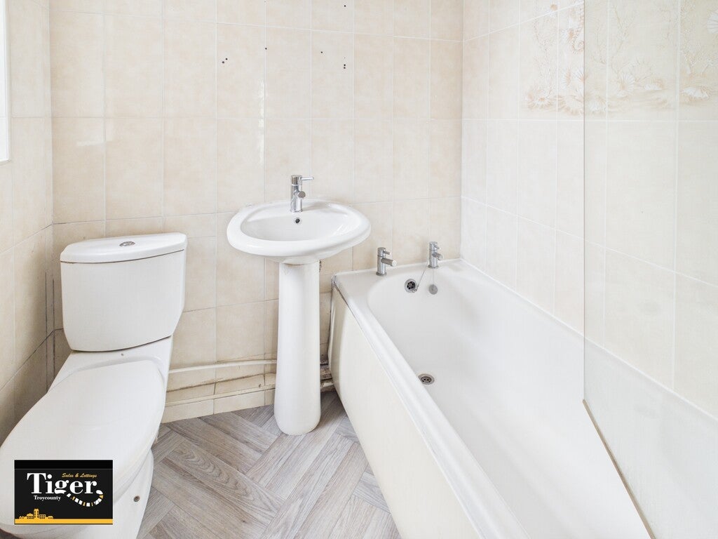 Flat Overdale Grove in Blackpool