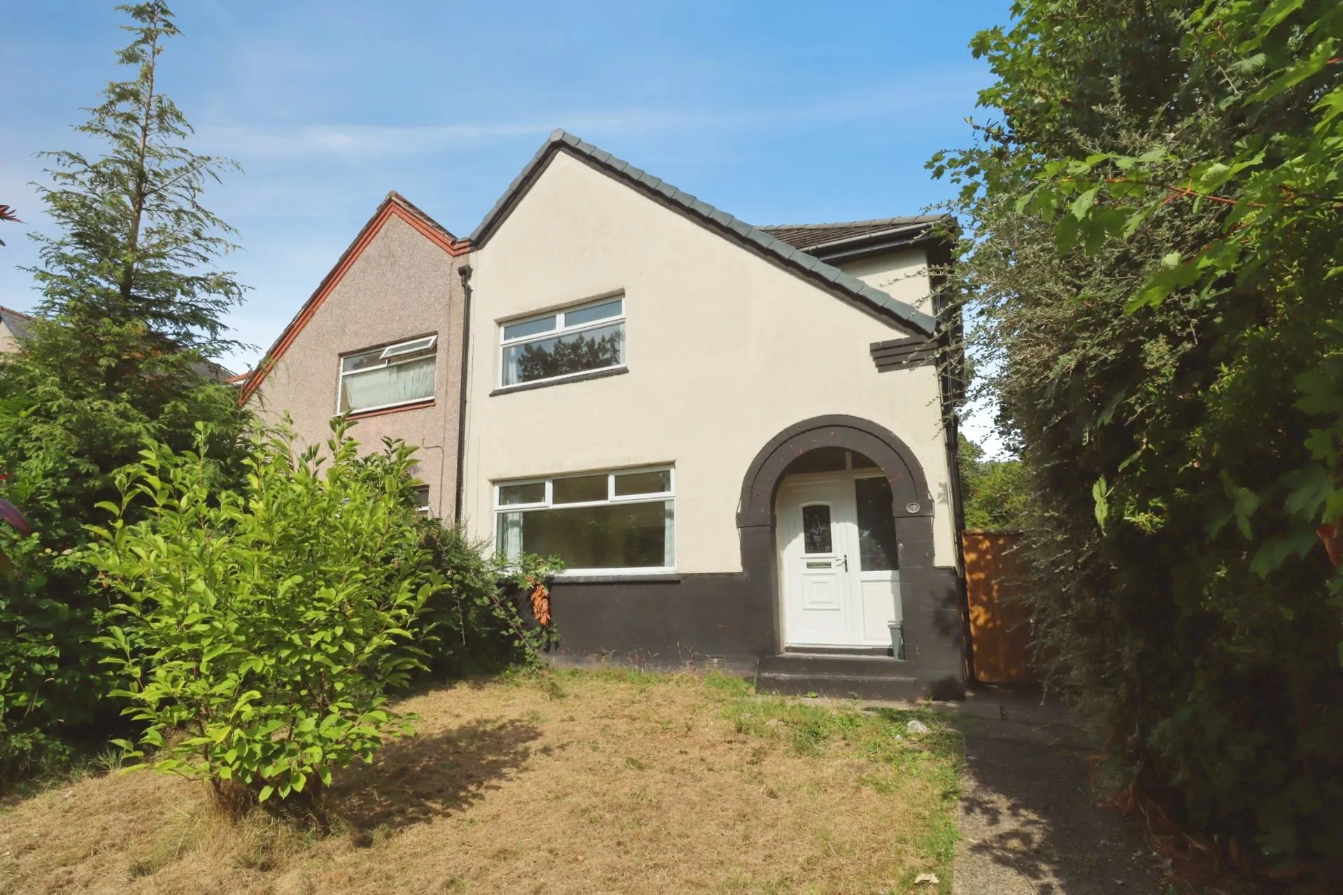 House Town Lane in Bebington