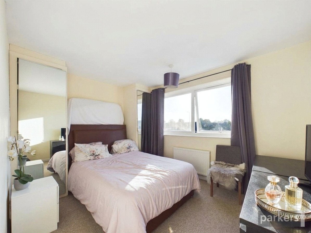 Flat Shinfield Road in Reading